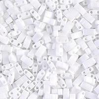 Half Tila beads Färg: Opaque White