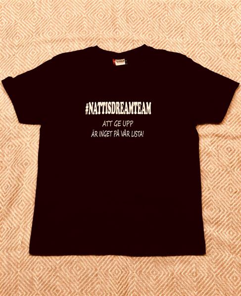 #nattisdreamteam - svart t-shirt 130/140 