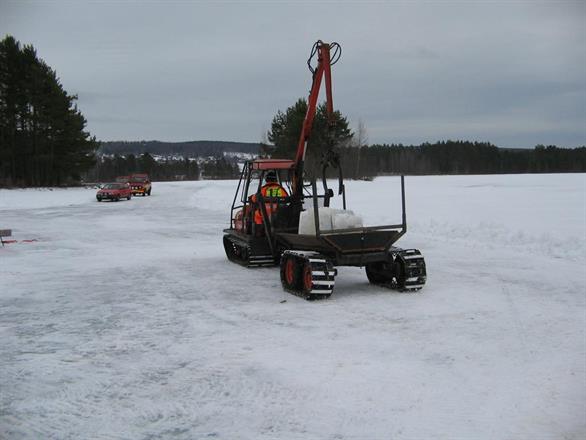 Terrin på finjobb, transportera bort iskuber