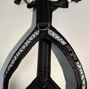Cycle/tracking harness in black reflex pattern