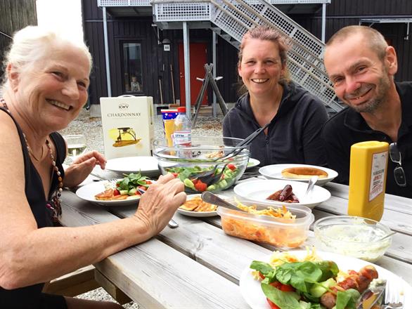 Gemensam middag i Funäsdalen, Lill, Åsa och Micael
