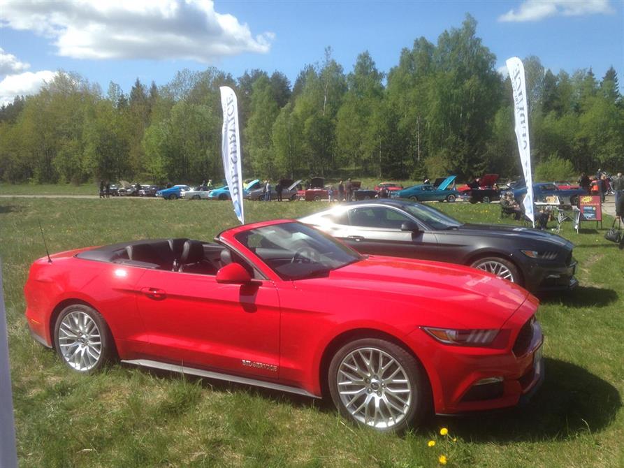 Ford-forhandleren i Vestfold - Bil-Service Personbiler AS stilte ut med den nye Ford Mustang, en kabriolet og en fastback 