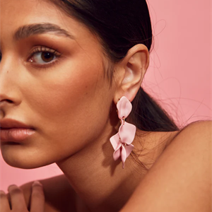 Bow19 Details Leaf Earrings Light Pink