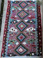 11 Esme kilim 298 x 164