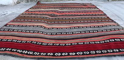 70289 Anatolian kilim 174 x 120