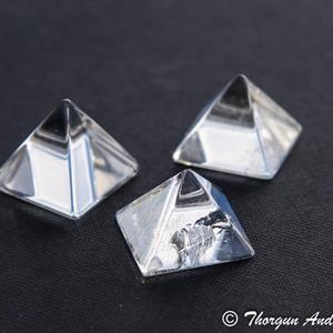 Kristall-Pyramid, bergskristall 2x2 cm