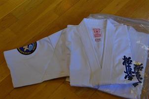 Karategi m/logo, størrelse 180-210 Kraftig stoff