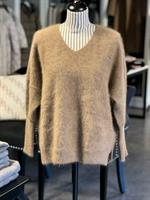 Estheme V-Neck Knit Raccoon, Taupe