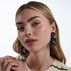 Bow19 Details Flower Twin Earrings Black Pearl