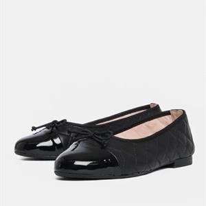 Bukela Mery, Black