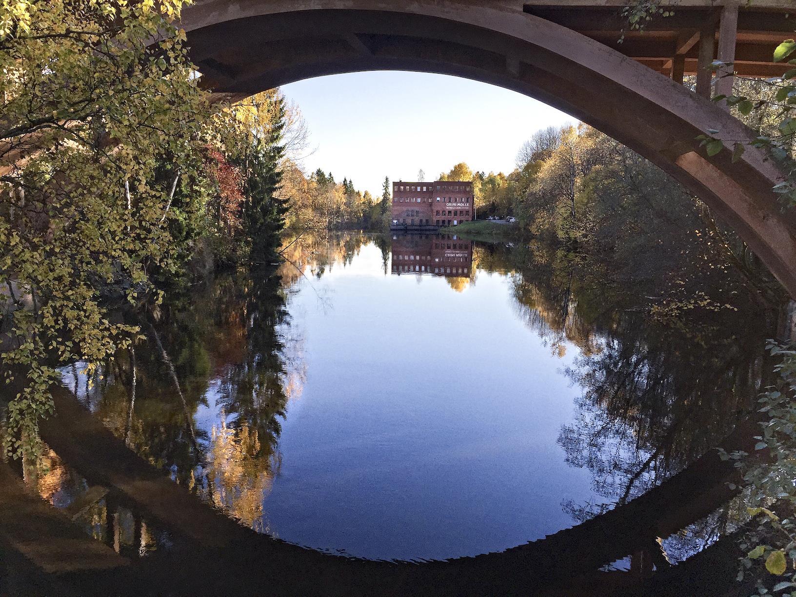 Grini Mølle ved Grinidammen i Lysakerelva   