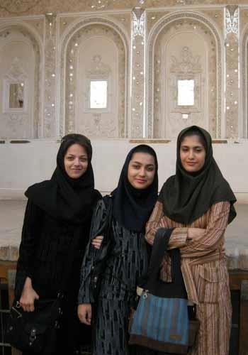 Unge iranske kvinner i Yazd