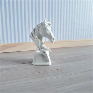 Häststaty i vit/Horse statue