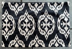 58912 Ikat fløyelspute 60 x 40