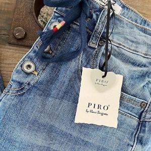 Piro Jeans, Blue Denim nyöreillä