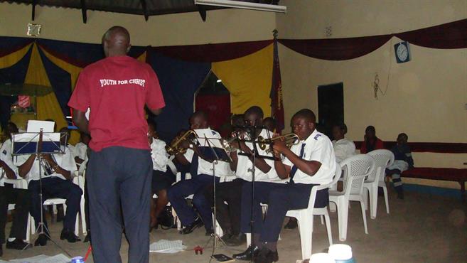 Eric Mondi conducting