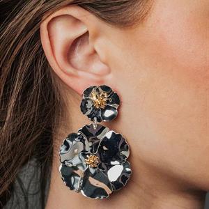 Bow19 Details Flower Twin Earrings Silver