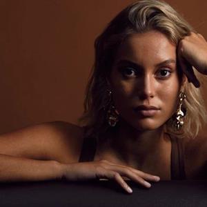 Bow19 Details Leaf Earrings Gold Metallic