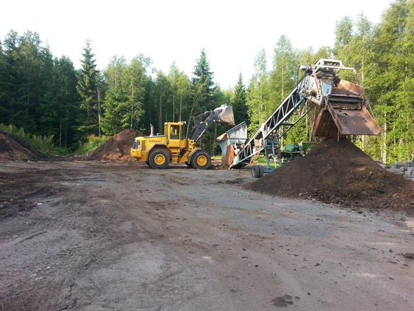 Ute hos kund med sorteringsverket, nu blir de fin matjord