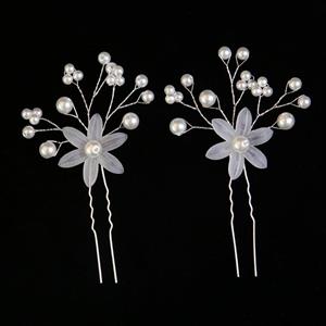 Valkoinen kukkahiuspinni