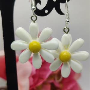 Valkoiset kukkakorvakorut