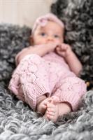 VÅRBLAD - Babyoverall i hullmønster med pannebånd