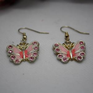 Pinkit perhoskorvakorut
