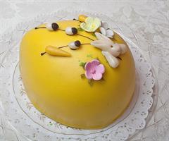 Pääsiäisen keltainen kakku 