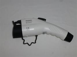 Type 1 16A pistol mot bil.