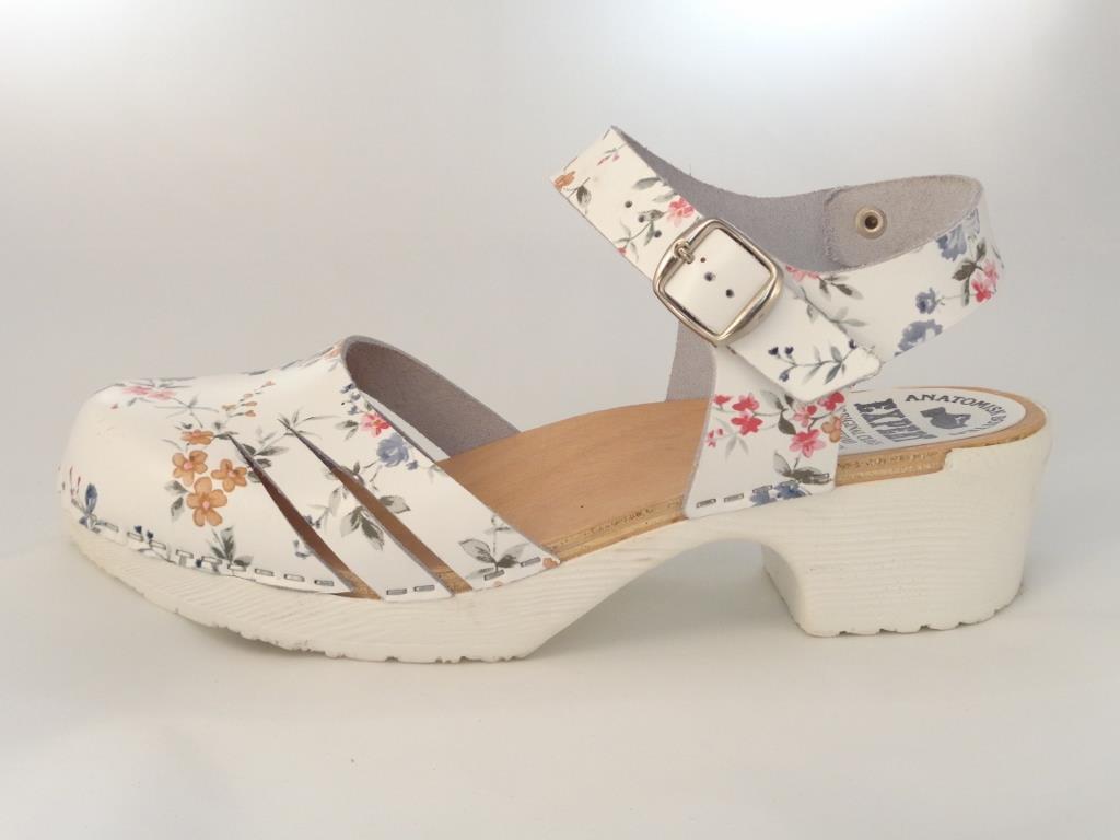 Mjuktoffel sandal i blommigt läder