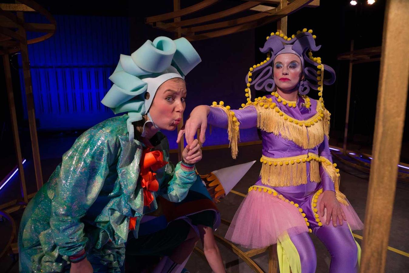 Versaille - Teater Joker - Director: Nils Peter Underland - Costume Design: Christina Lovery - Foto: Mads Nygård 2019
