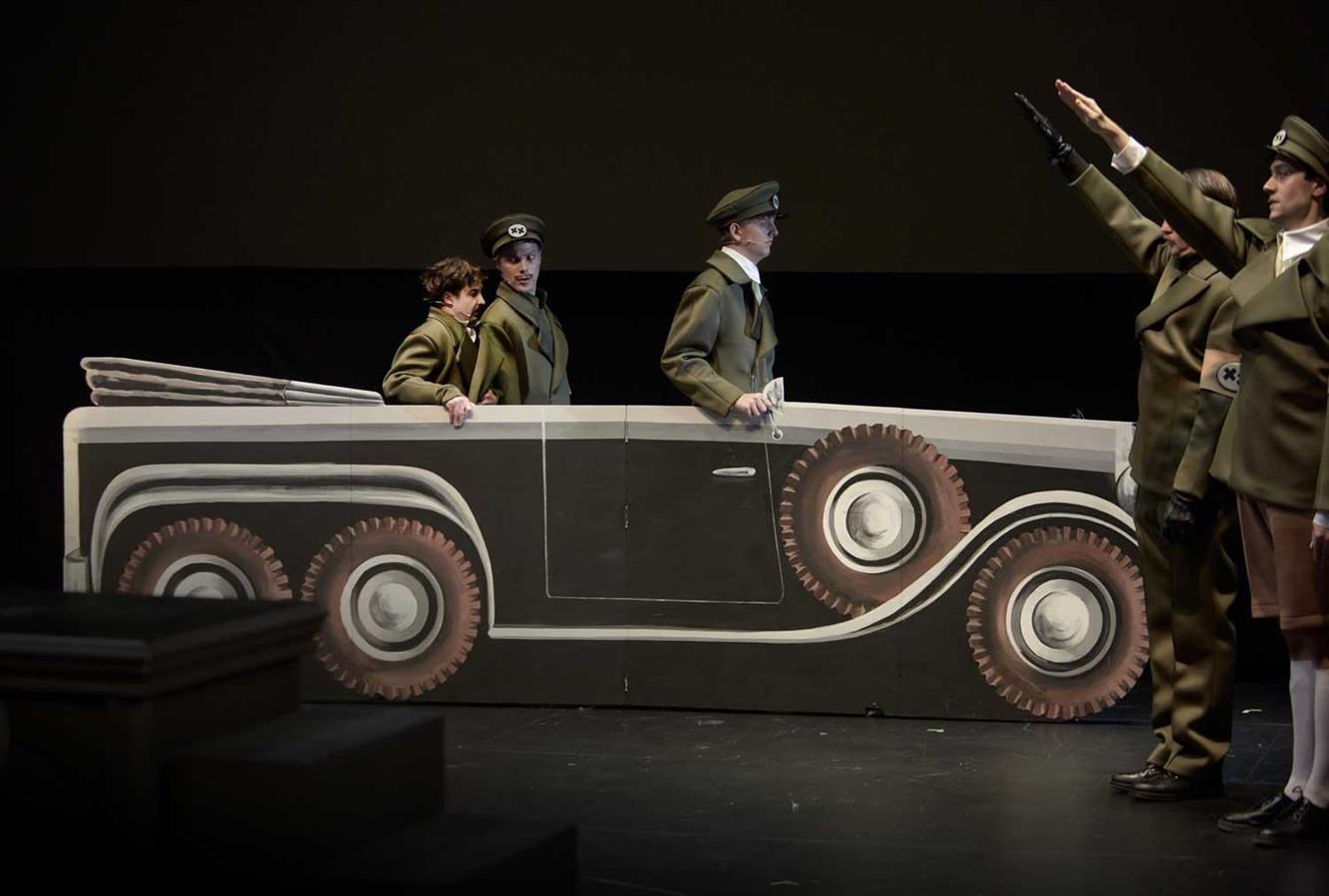 The Dictator - Rogaland Teater - Director: Morten Joakim - Costume Design: Christina Lovery - Foto: Stig Håvard Dirdal 2017