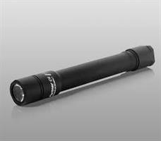 Armytek Partner C4 v3 / XP-L Lämmin / 1350lm / TIR 20°:80° / 2x18650