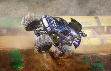 How Holley EFI Is Helping Monster Jam Trucks Take The Show To The Next Level - www.holleyefi.se