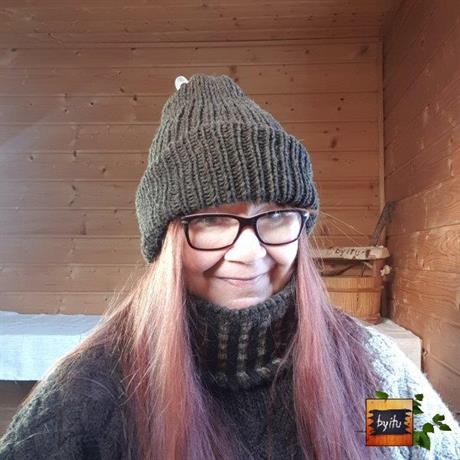 Kotimainen käsin neulottu myssy suomenlampaanvillaa