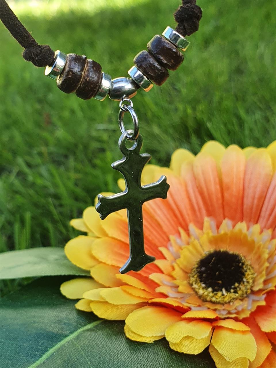 Halsband med kors i rostfritt stål