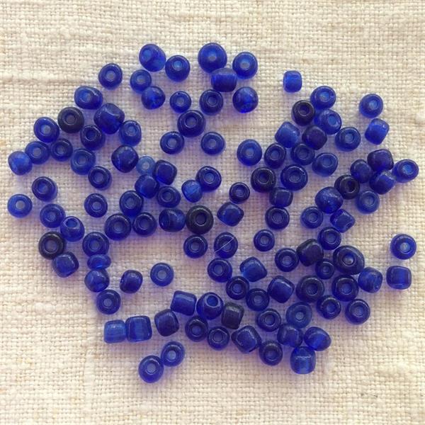 Koboltblå genomskinlig pärla 4mm