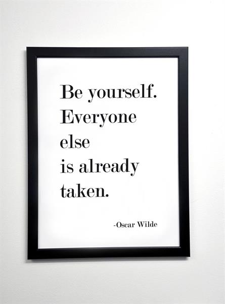 Poster 30x40 cm i ram, Be yourself