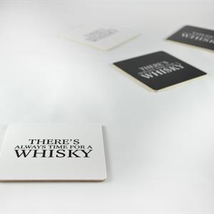 Glasunderlägg 4-p, Whisky,svart-vit/vit-svart text