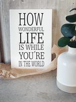 Trätavla A5, How wonderful life is, vit/svart text