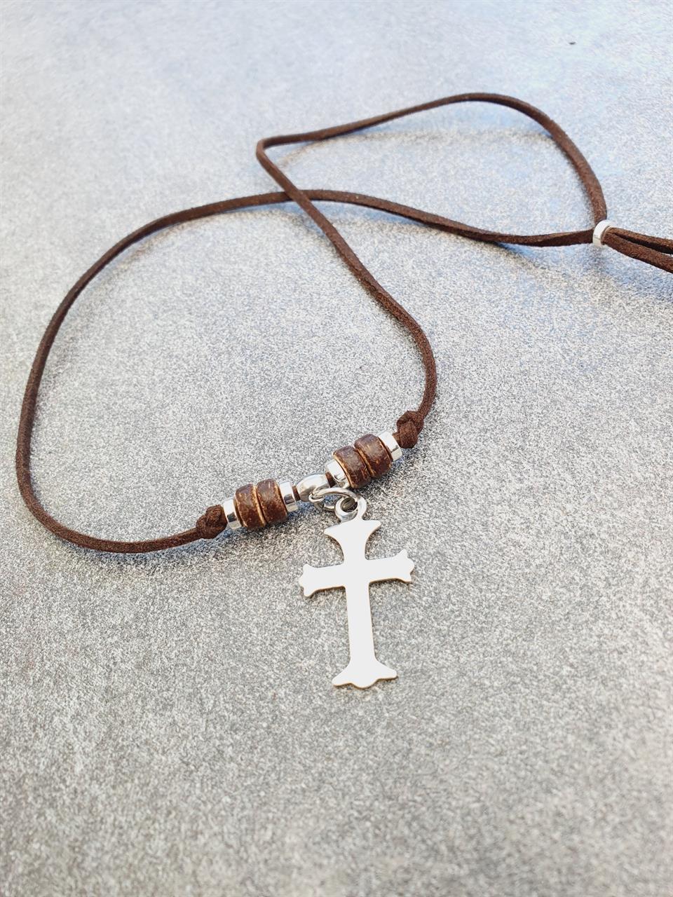 Halsband med kors i rostfritt stål
