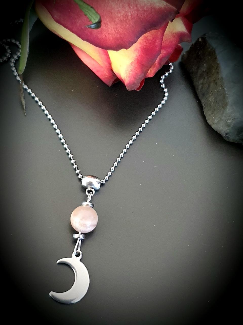 Halsband med månsten och måne i rostfritt stål