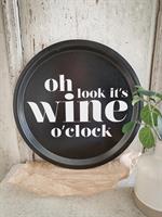Bricka rund 31 cm, Wine o clock, svart/vit text