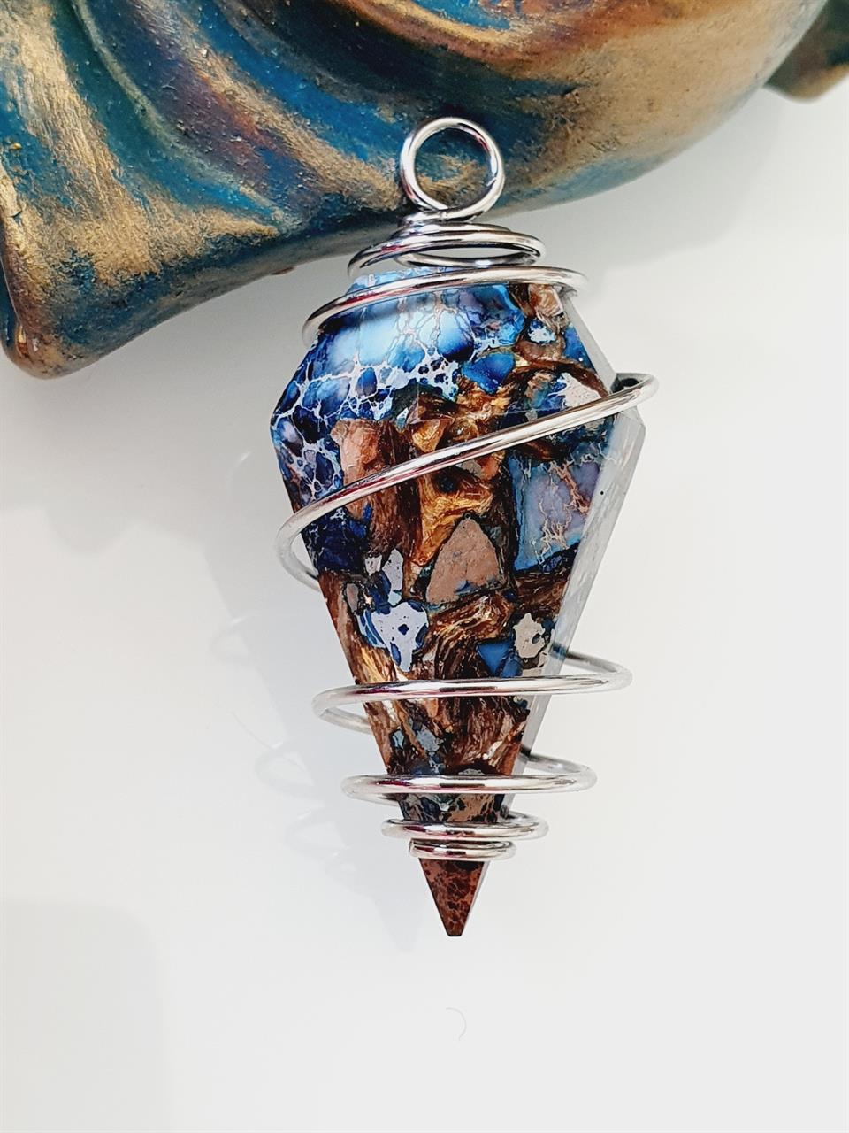 Jaspis hänge halsband med bronzit -kon