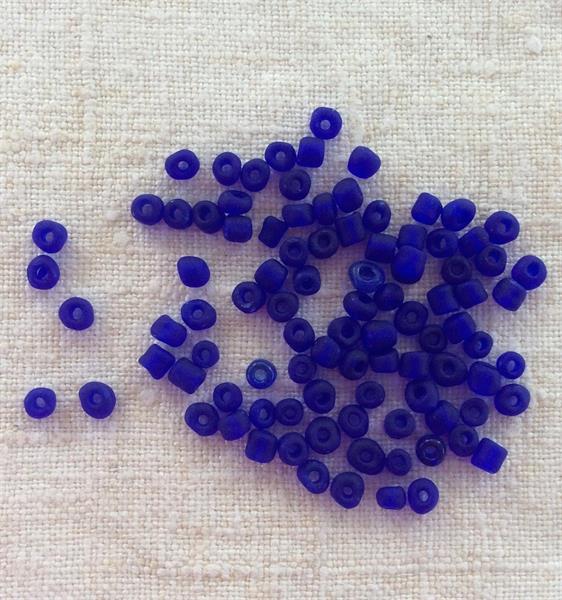 Koboltblå frostad pärla 4mm