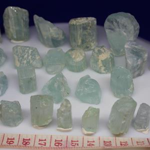 Rå Akvamarin kristall 24 st Obehandlat