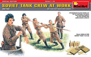 SOVIET TANK CREW AT WORK