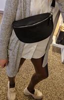 Charm Waist Bag Black
