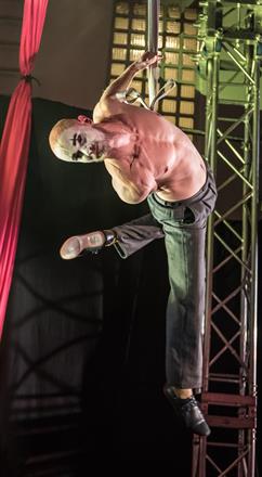 Aerial Straps at M.A.S 20 year celebration - Photo by Mats Gangvik 