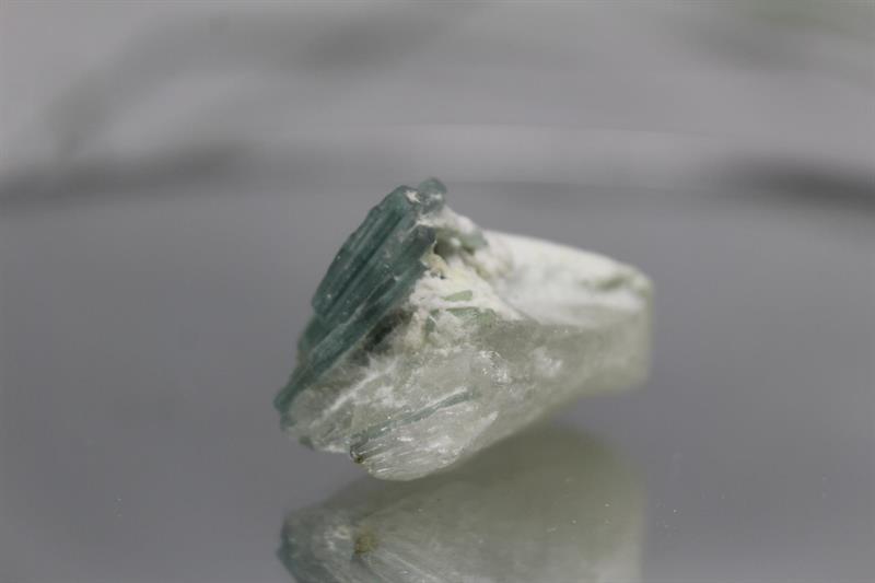 Unik Blå (Indicolite) Turmalin vid Matrix - 7.96 gram